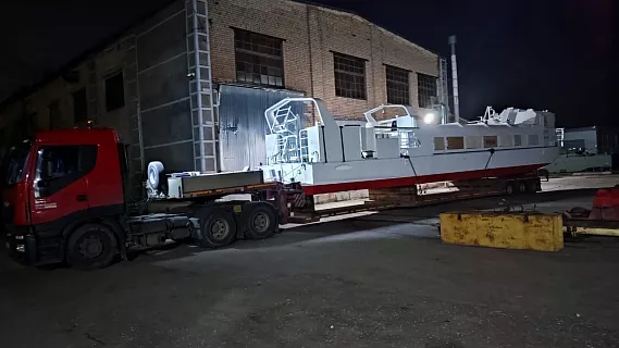 прицеп для перевозки дорожной техники фото